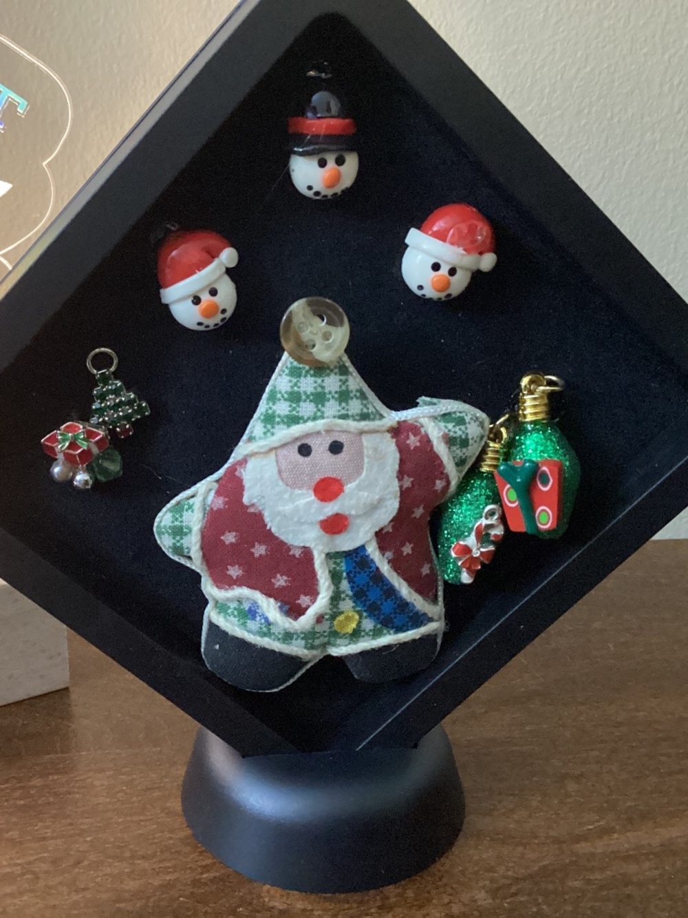 Christmas jewelry art Santa snowmen ornaments tree reindeer red green pink gold
